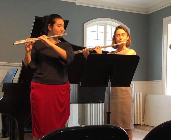 Flute lesson: teacher with student
